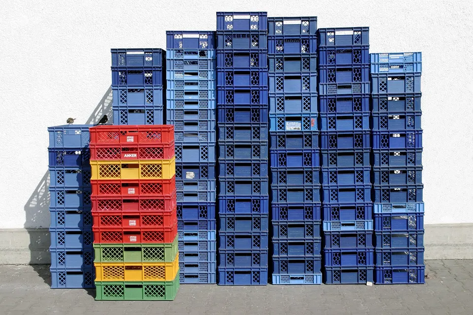 Stacked plastic stacking containers